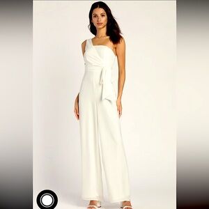 NWT Lulus White One Shoulder Jumpsuit Size Large